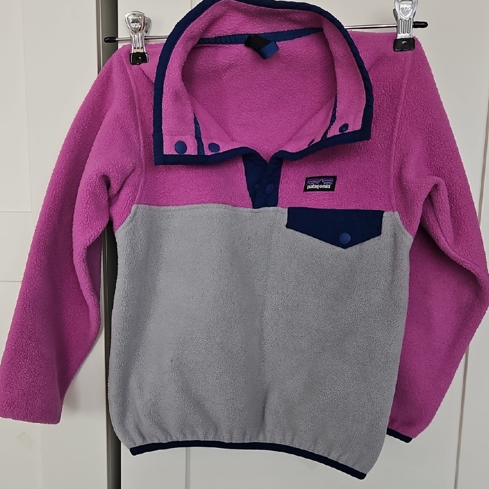 Patagonia Kids' Synchilla Fleece in Pink and Gray XS 5-6